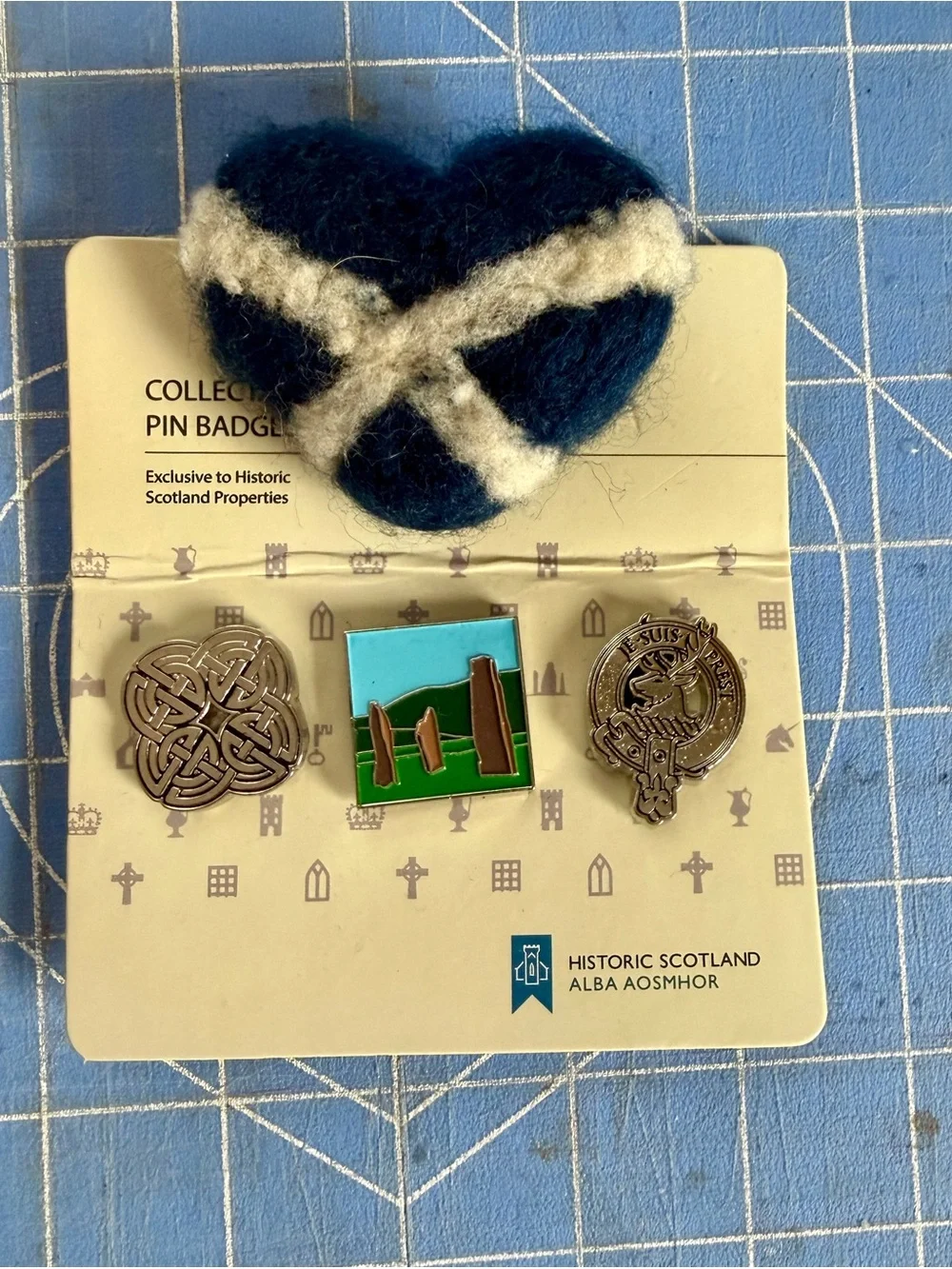 Scotland & Outlander Pin Badge Set - Blue & White